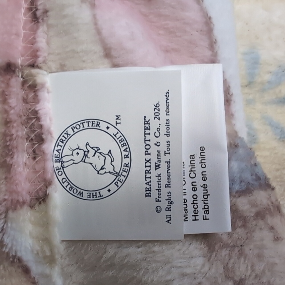❌SOLD❌Beatrix Potter Peter Rabbit Oversized Plush Throw, Gingham & Floral Design - Picture 5 of 6